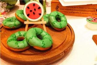 在北京吃瓜的视频,一窥北京市民生活百态