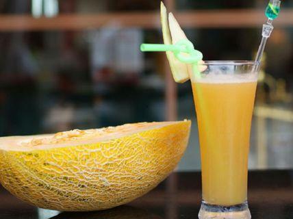 吃哈密瓜谁最快解酒呢视频,揭秘谁最快消解酒精之谜