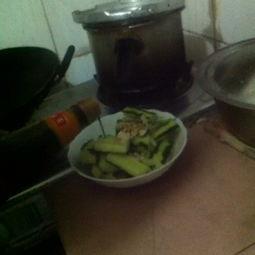 吃瓜卖零食视频