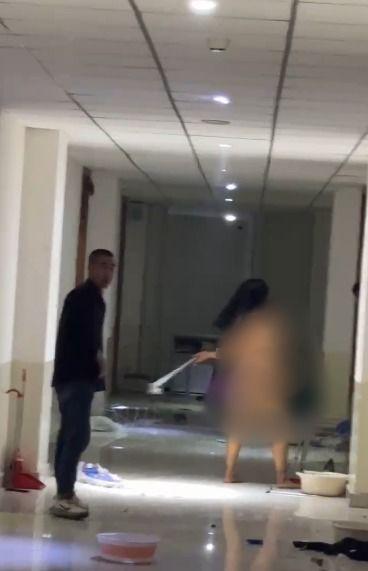 集宁女生裸体打砸视频在线吃瓜